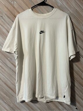 The Nike Tee White Embroidered Black Logo Short-Sleeve T-Shirt Max 90